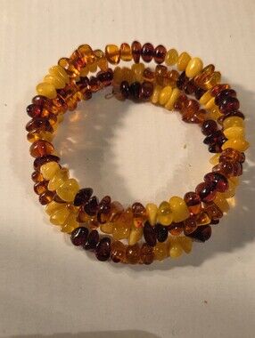 Amber Stones Chip Coil Bracelet - Yellow & Brown Beads